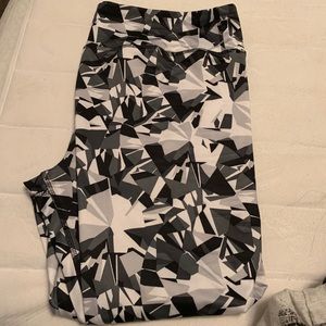Black and White Geometric Leggings